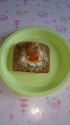 Serving egg in a hole